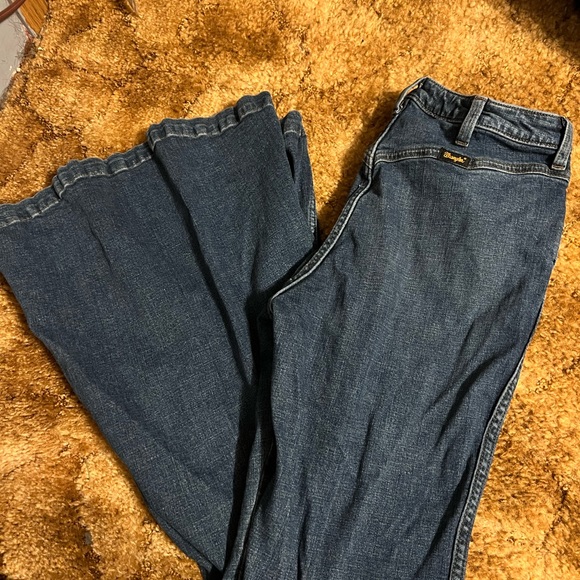 Wrangler bell bottoms - Picture 1 of 3